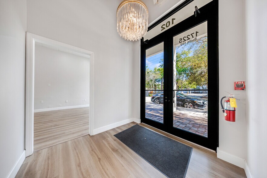 More Photos Of 17225 S Dixie Hwy, Palmetto Bay Storefront Retail Office For Lease