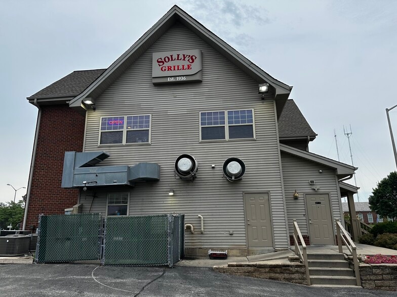 More Photos Of 4629 N Port Washington Rd, Milwaukee Restaurant For Sale