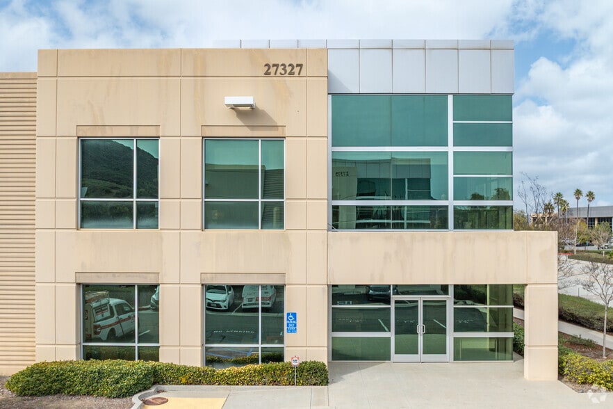 More Photos Of 27321-27327 Via Industria, Temecula Light Distribution For Sale