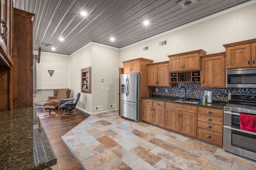 More Photos Of 90917 240th St, Austin Light Distribution For Sale