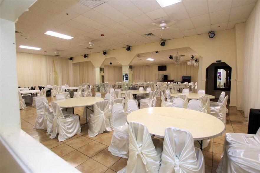 More Photos Of 819 Los Presidentes Ave, Laredo Storefront Retail Office For Sale