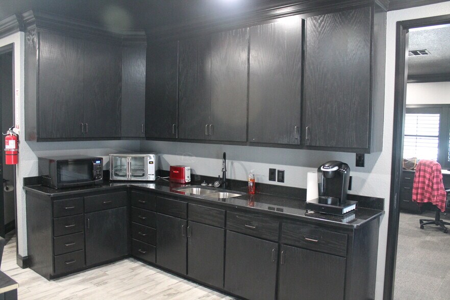 More Photos Of 3400 Hillcrest Dr, Waco Medical For Sale