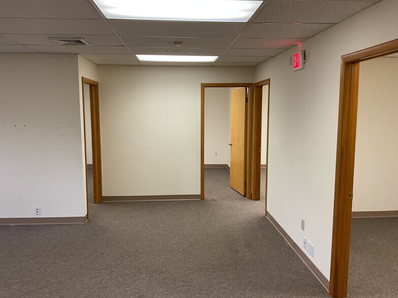 More Photos Of 15 Rockland Ter, Verona Office For Lease