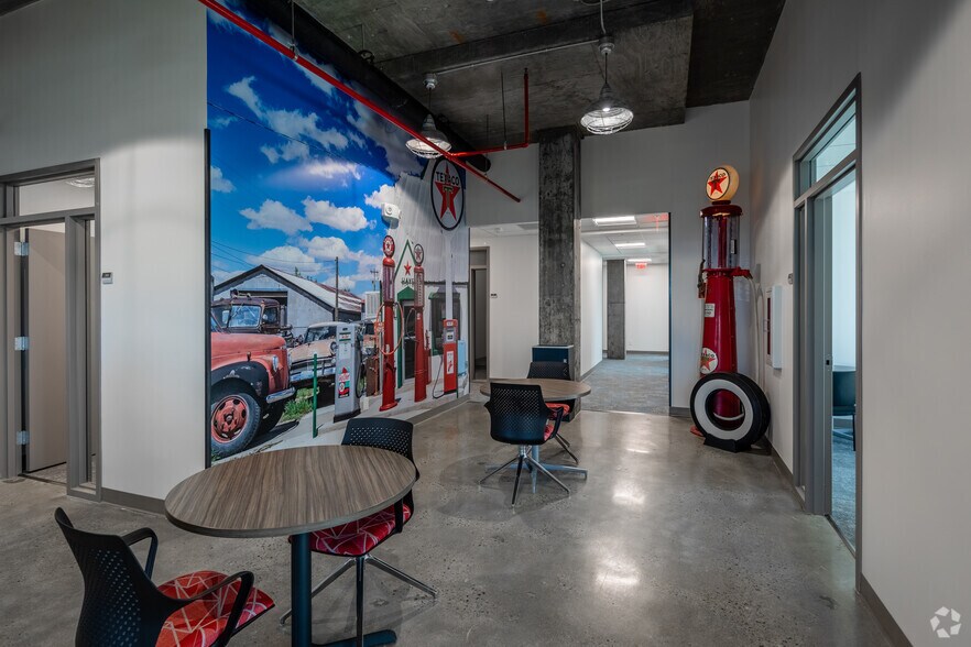 More Photos Of 214 Overlook Cir, Brentwood Office For Sale