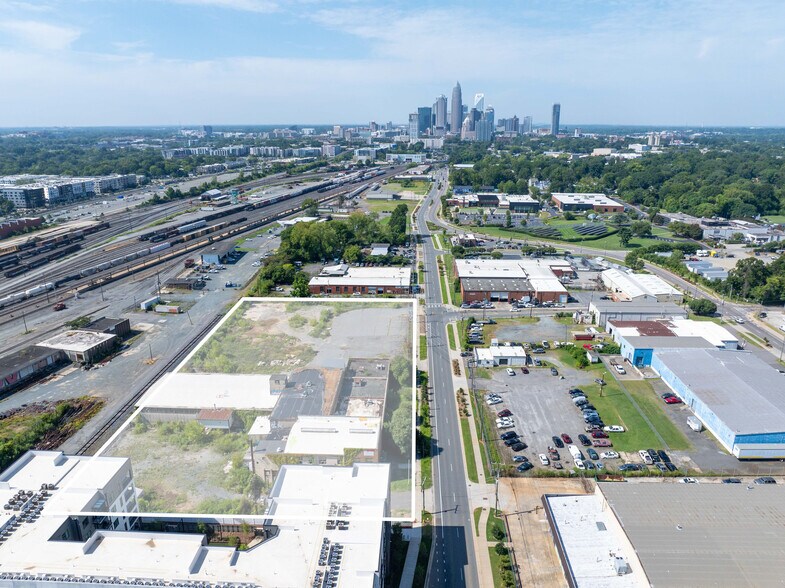Primary Photo Of 2130 N Tryon St, Charlotte Flex For Sale