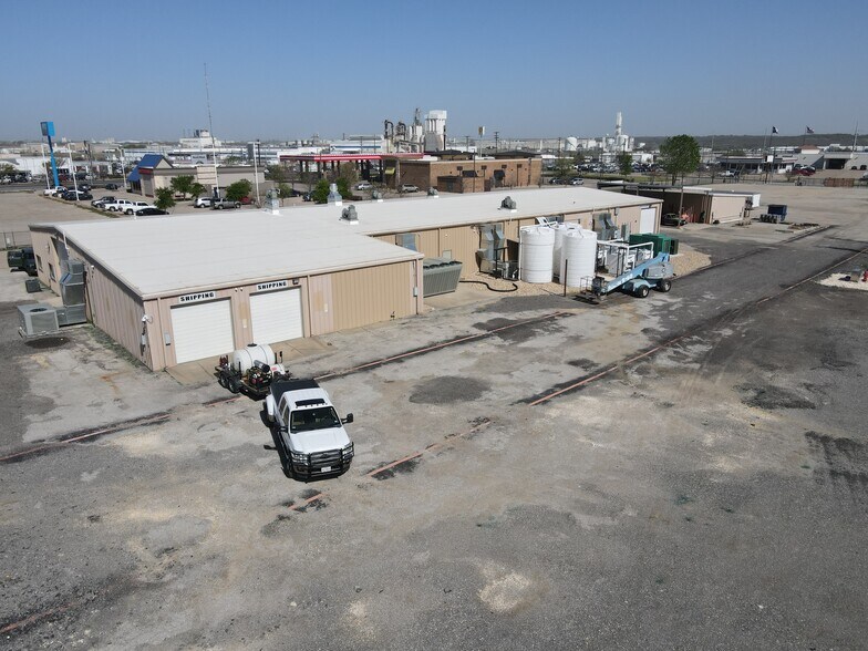 More Photos Of 112 E Industrial Blvd, Cleburne Warehouse For Sale