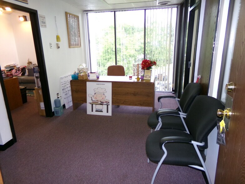 More Photos Of 4021 W Michigan Ave, Lansing Office For Sale