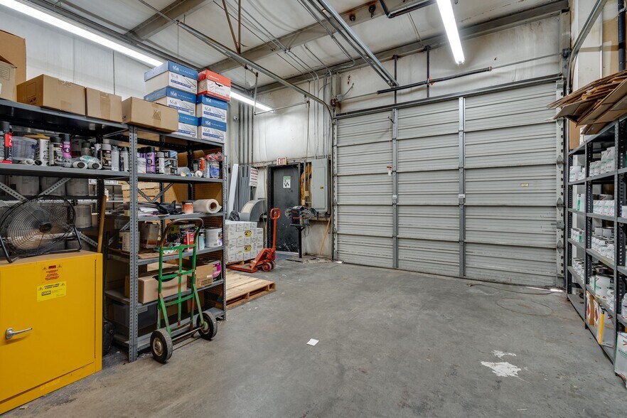 More Photos Of 103-107 Woodruff St, Madison Light Distribution For Sale