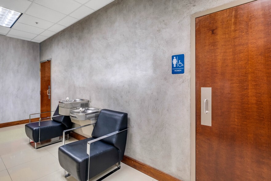 More Photos Of 7620 NW 25th St, Miami Distribution For Sale