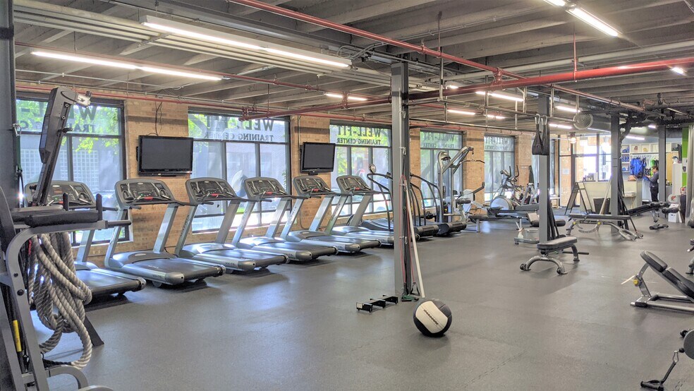 More Photos Of 1700 W Hubbard St, Chicago Light Distribution For Lease