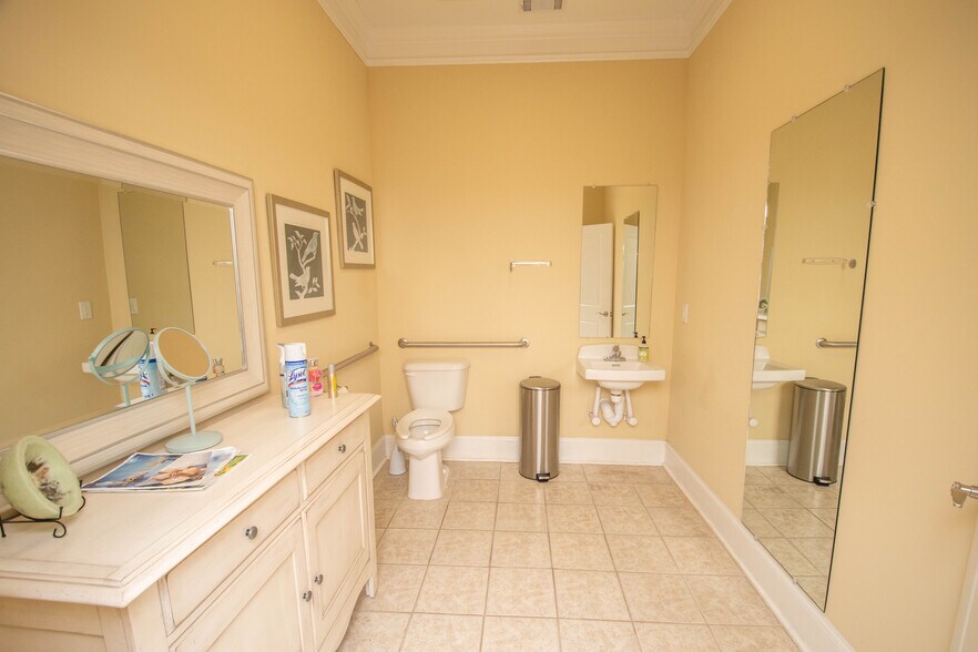 More Photos Of 1011 Woodridge Ln, Watkinsville Office For Lease