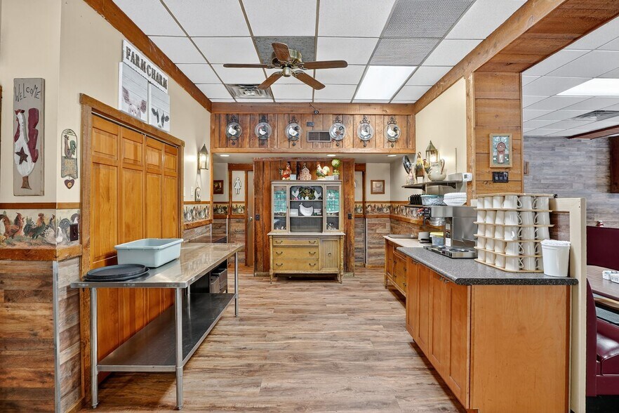 More Photos Of 550 McKeesport Rd, Elizabeth Freestanding For Sale