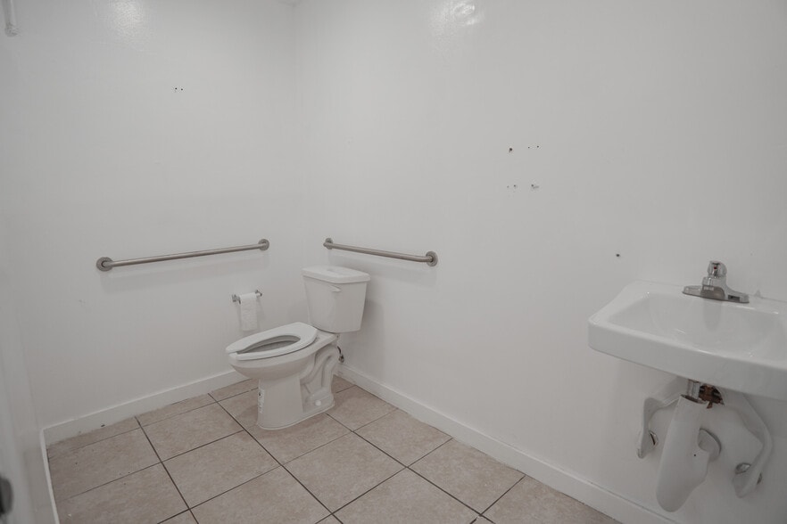 More Photos Of 2235 NW 20th St, Miami Unknown For Lease