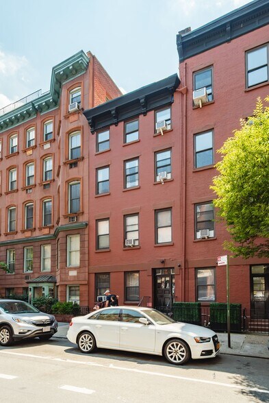 More Photos Of 212 Eighth Ave, New York Apartments For Sale