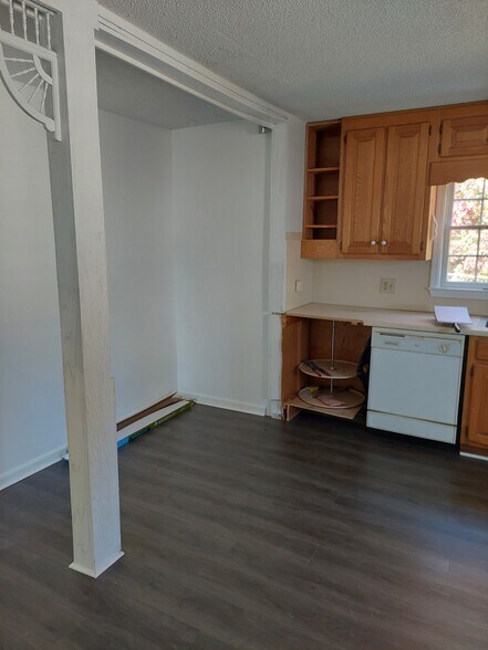 More Photos Of 4298 Canton Hwy, Cumming Self Storage For Lease