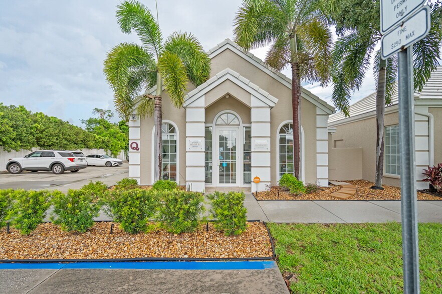 More Photos Of 3900 Clark Rd, Sarasota Medical For Sale