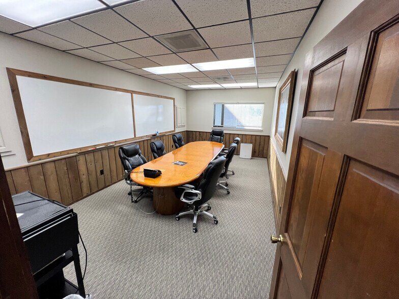 More Photos Of 1244 River View Dr, Cody Office For Lease