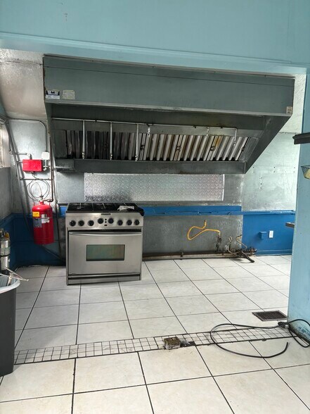 More Photos Of 658 West Ave, Clermont Restaurant For Lease