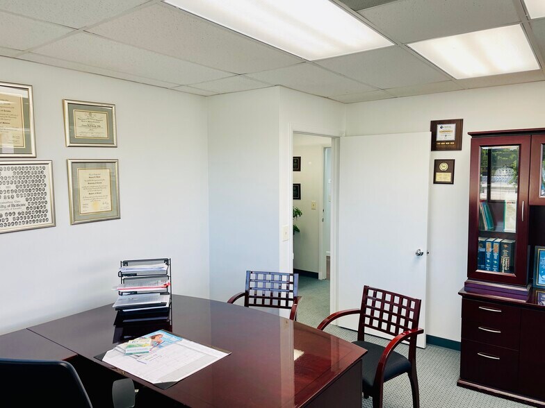 More Photos Of 2201 NE 52nd St, Lighthouse Point Medical For Sale