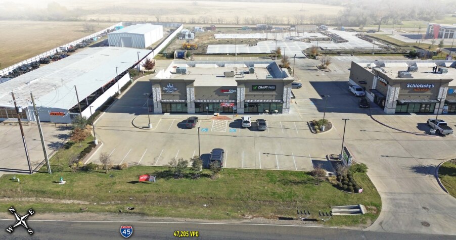 More Photos Of 402 N Interstate Highway 45, Ennis Storefront Retail Office For Lease