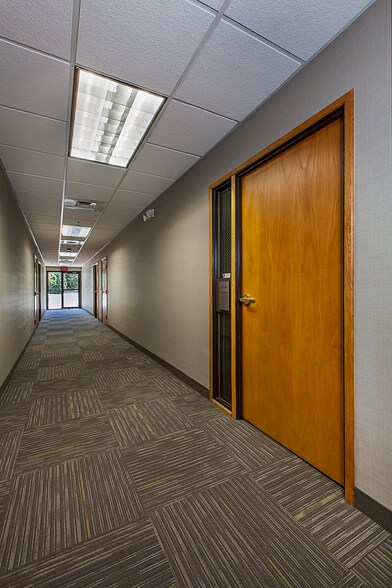 More Photos Of 20270-20276 Middlebelt Rd, Livonia Office For Sale