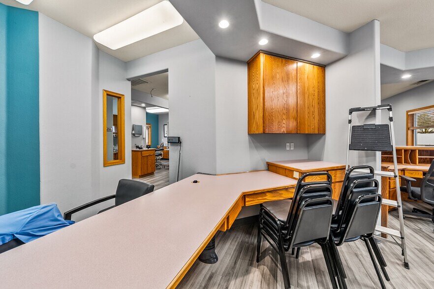 More Photos Of 925 Town Centre Dr, Medford Medical For Lease