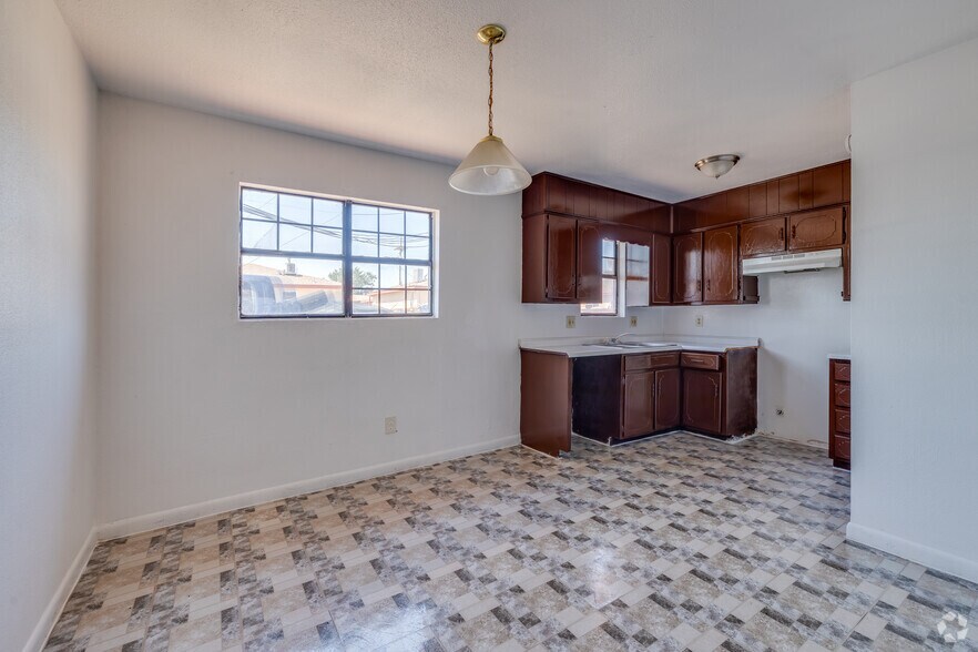 More Photos Of 1725 E 1st St, Dumas Multifamily For Sale