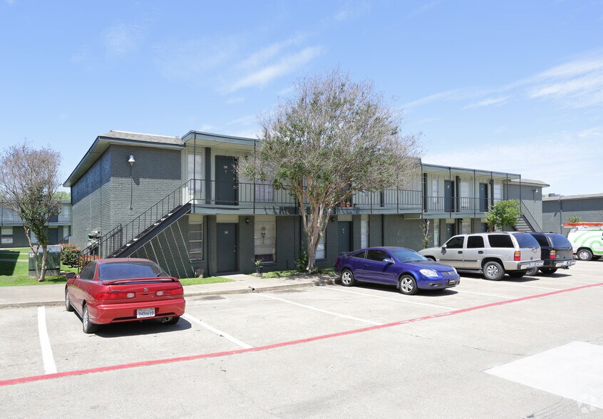 More Photos Of 504 Dudley Cir, Arlington Apartments For Sale