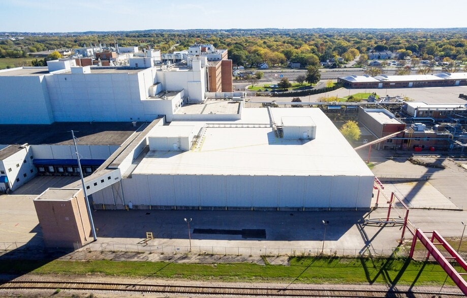 Primary Photo Of 910 Mayer Ave, Madison Refrigeration Cold Storage For Lease