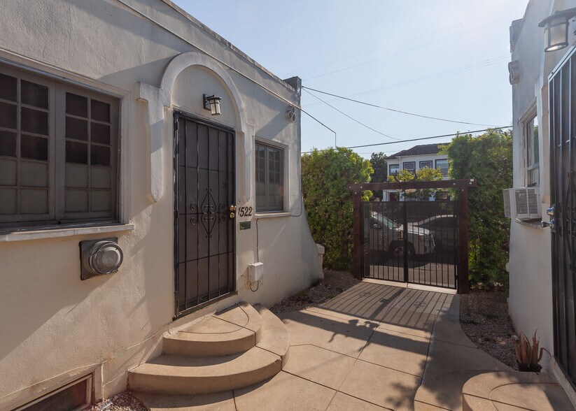 More Photos Of 1520 Menlo Ave, Los Angeles Apartments For Sale