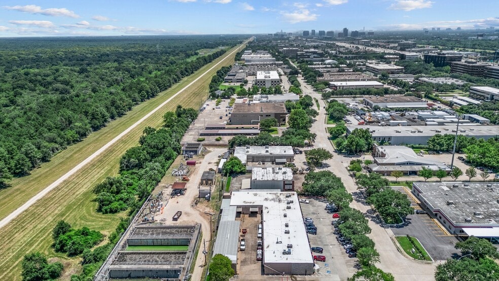 More Photos Of 16522-16536 Park Row, Houston Light Distribution For Sale
