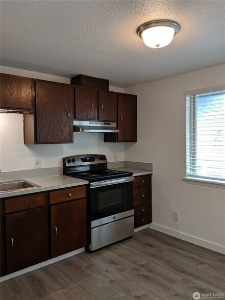 More Photos Of 210 Spruce St E, Ilwaco Apartments For Sale