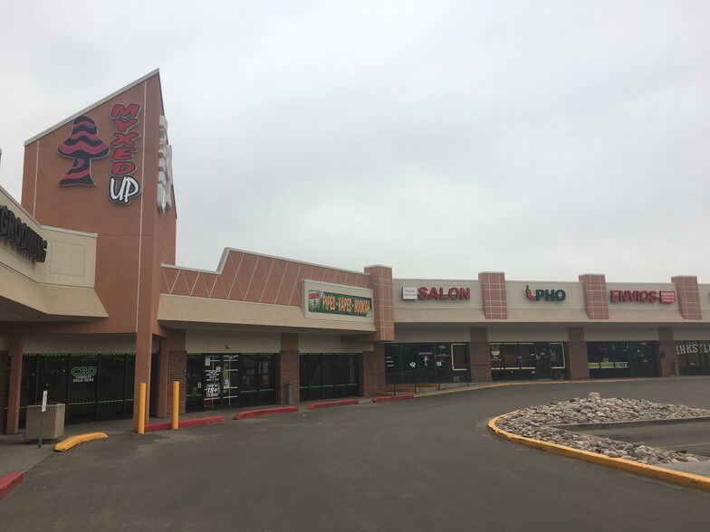 More Photos Of 1700-1750 S Chambers Rd, Aurora Unknown For Lease
