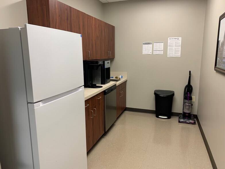 More Photos Of 5151 Pfeiffer Rd, Blue Ash Office For Lease