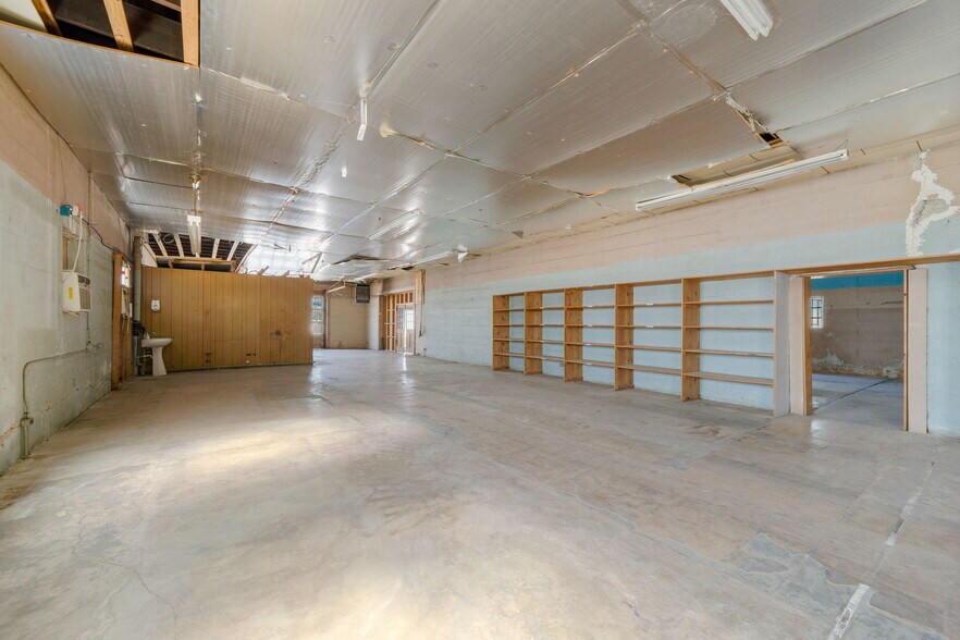 More Photos Of 1812 S Presa St, San Antonio Freestanding For Sale