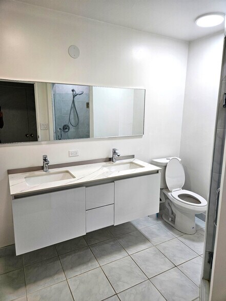 More Photos Of 4531 Van Nuys Blvd, Sherman Oaks Storefront Retail Residential For Sale