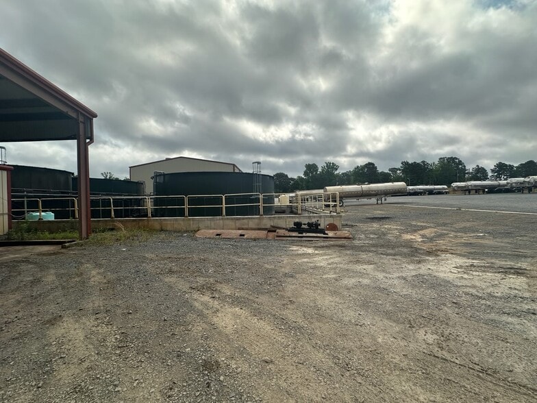 More Photos Of 1051 Aqua Dr, Haughton Distribution For Sale