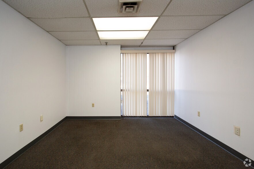 More Photos Of 101 Industrial Park Rd, Vernon Manufacturing For Lease