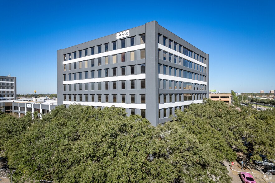 More Photos Of 8313 Southwest Fwy, Houston Unknown For Lease