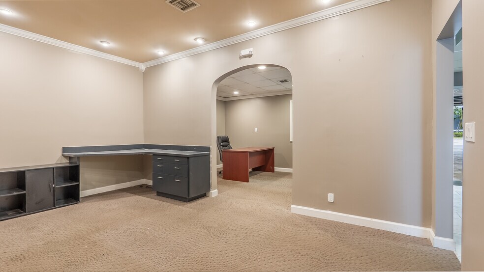 More Photos Of 1501 NW 1st Ct, Boca Raton Light Distribution For Lease