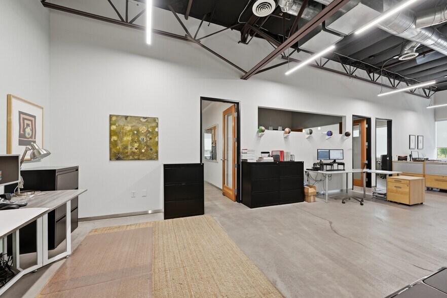 More Photos Of 8495 Redwood Creek Ln, San Diego Manufacturing For Sale