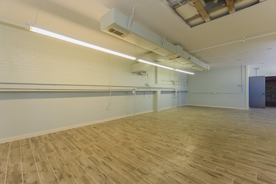 More Photos Of 2415 Church St, Galveston Light Distribution For Lease