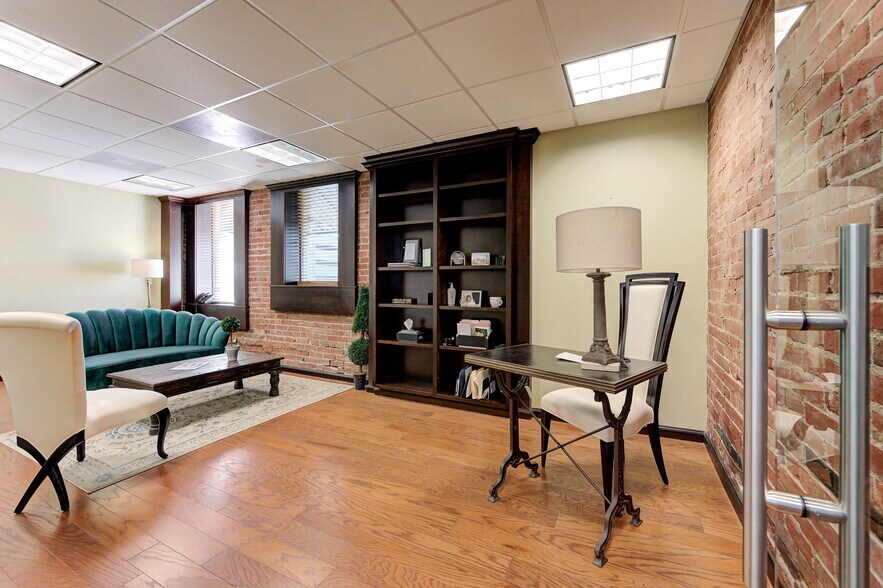 More Photos Of 1008 W Main St, Oklahoma City Office For Lease