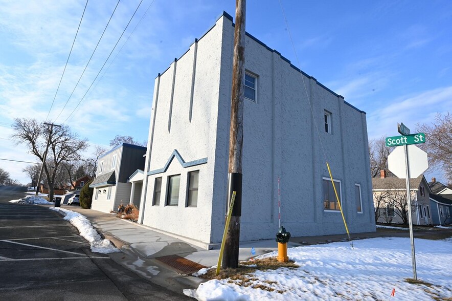 More Photos Of 206 Scott St S, Shakopee Office For Sale