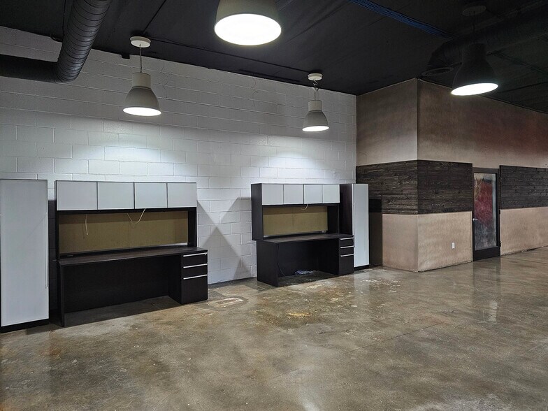 More Photos Of 6878-6880 Beck Ave, North Hollywood Warehouse For Lease