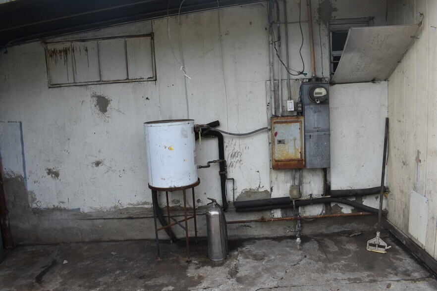 More Photos Of 615 E Manchester Ave, Los Angeles Land For Lease