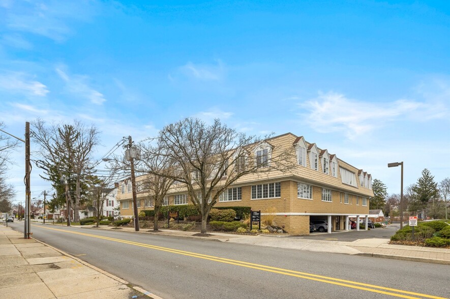 Primary Photo Of 175 Washington Ave, Dumont Office For Lease