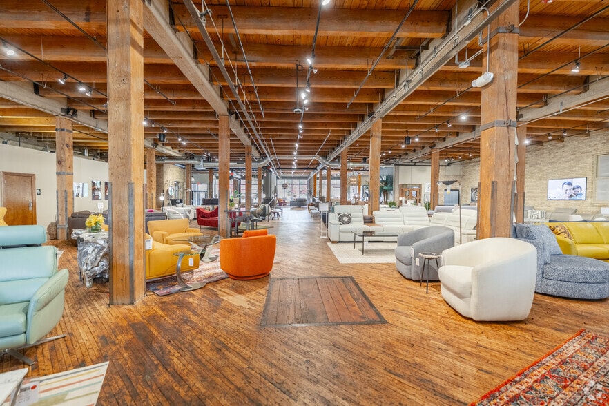 More Photos Of 1741 W Saint Paul Ave, Milwaukee Flex For Sale