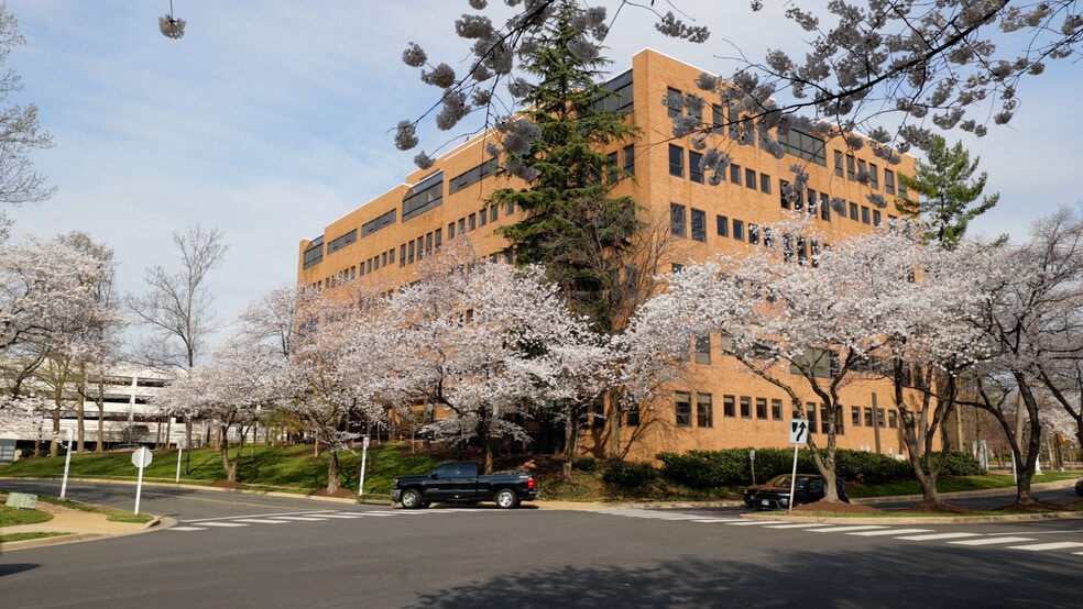Primary Photo Of 1901 N Beauregard St, Alexandria Medical For Lease