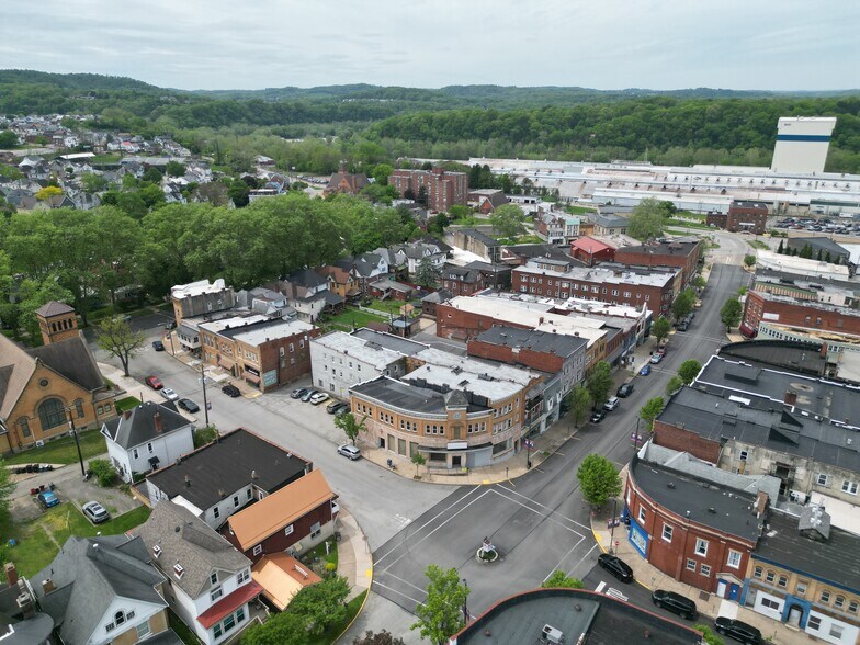 More Photos Of 152 Grant Ave, Vandergrift Storefront Retail Office For Lease